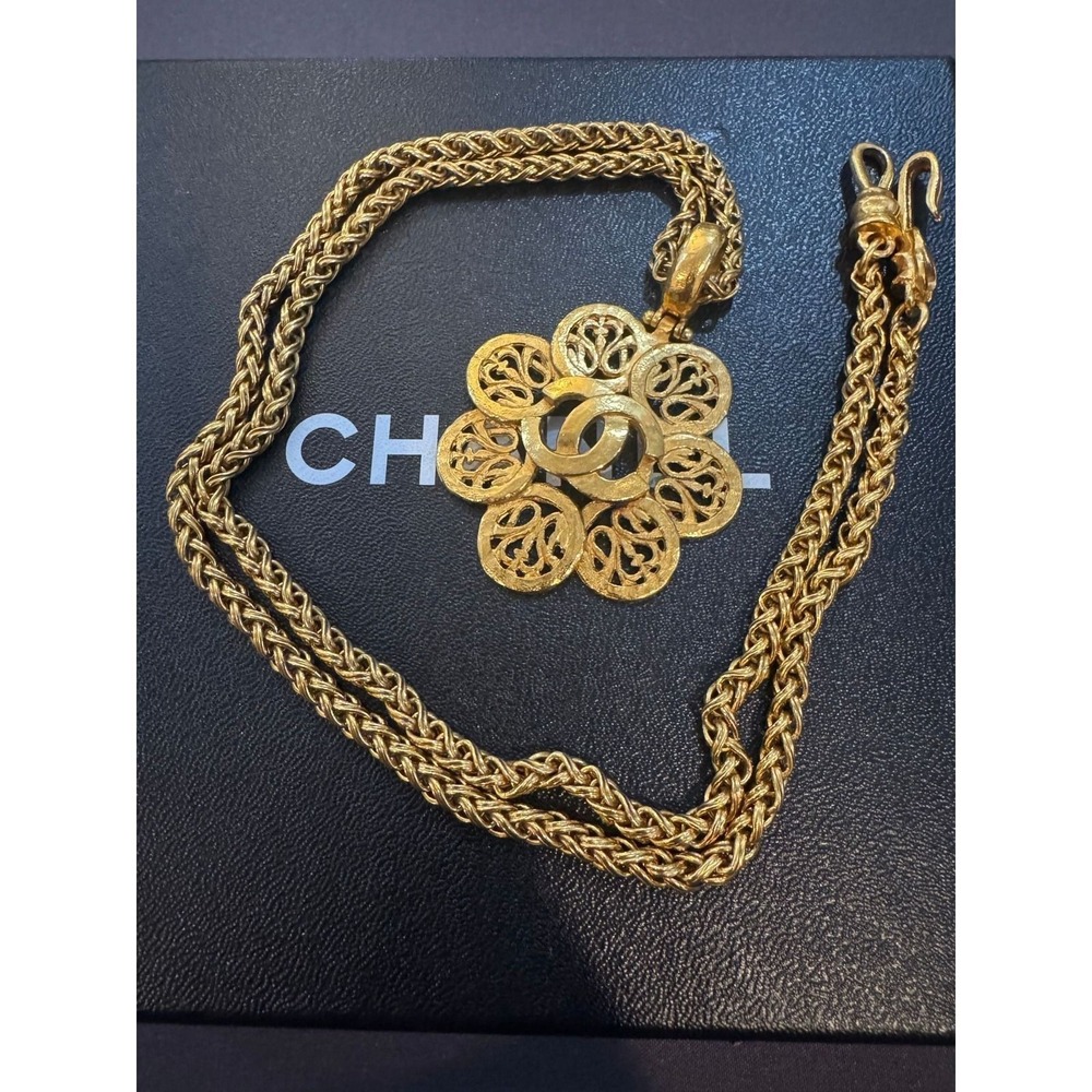 Chanel Vintage 95A CC Filigree Camellia Flower Pendant‎ Chain Necklace